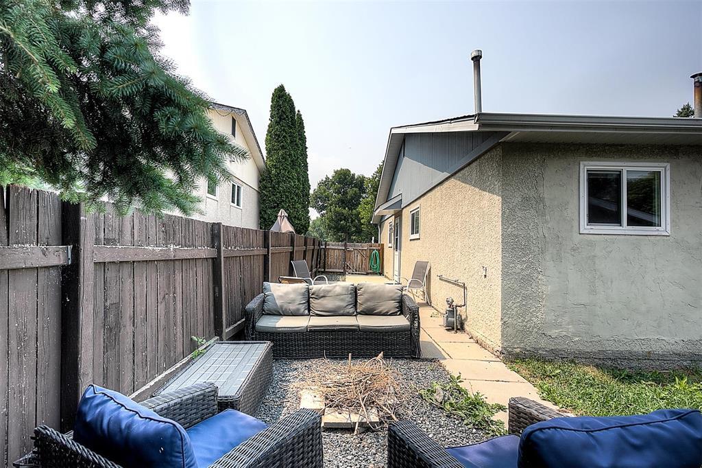 Photo 3 of 80 Wynford Drive, Winnipeg MB