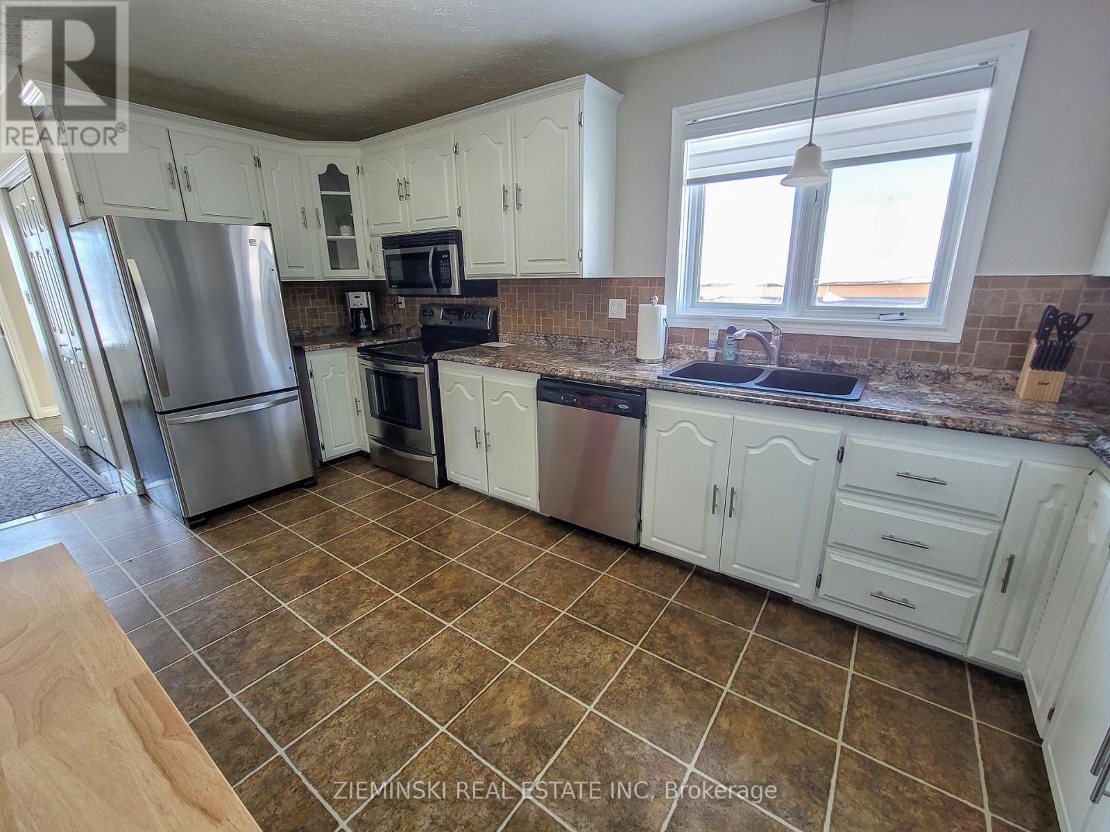 Photo 4 of 677 Victoria Road, Iroquois Falls ON