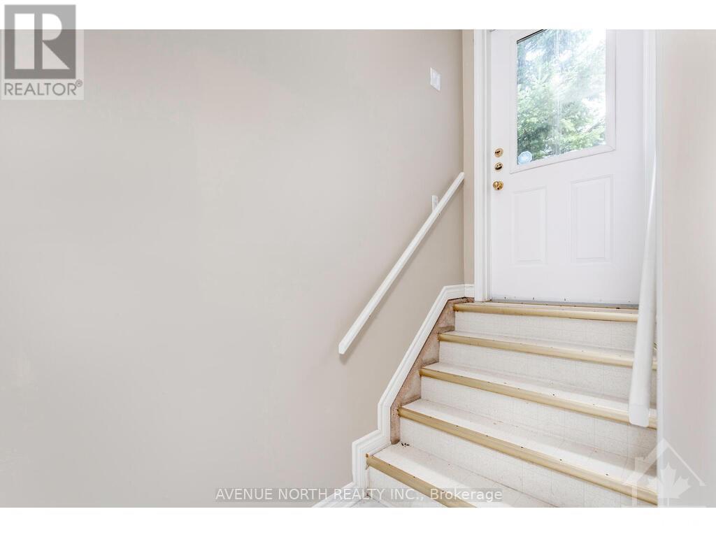 Photo 3 of 7 Riverbend Drive, Ottawa ON