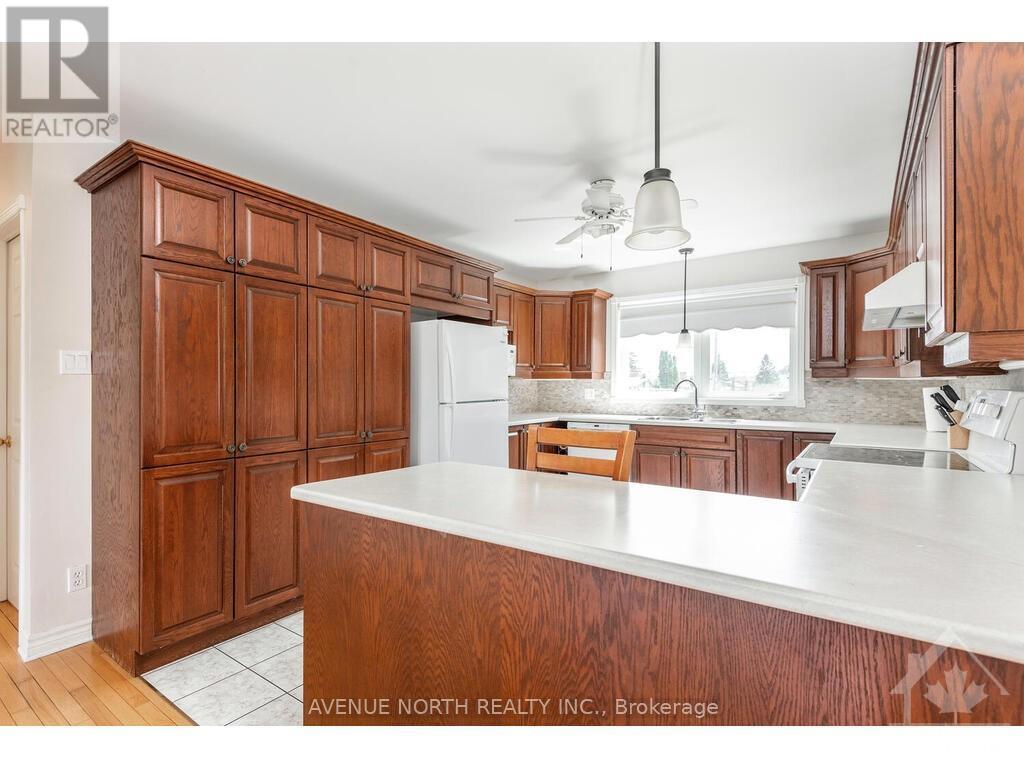 Photo 18 of 7 Riverbend Drive, Ottawa ON