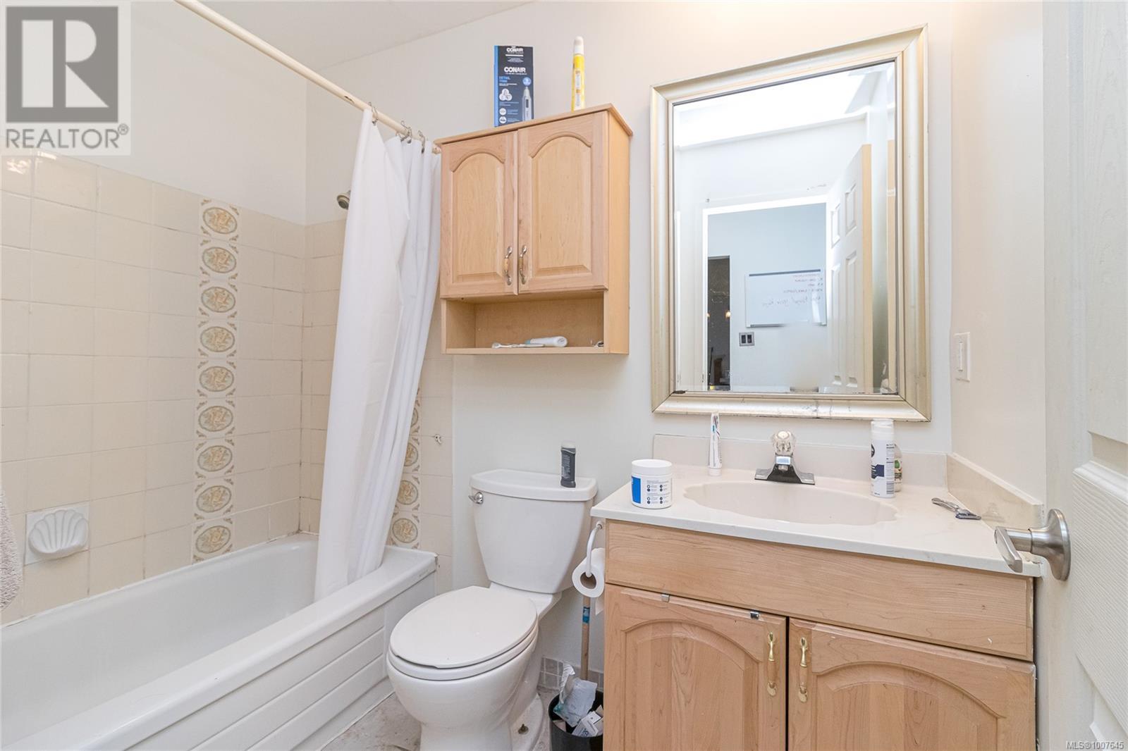 Photo 9 of 307 1745 Leighton Rd, Victoria BC
