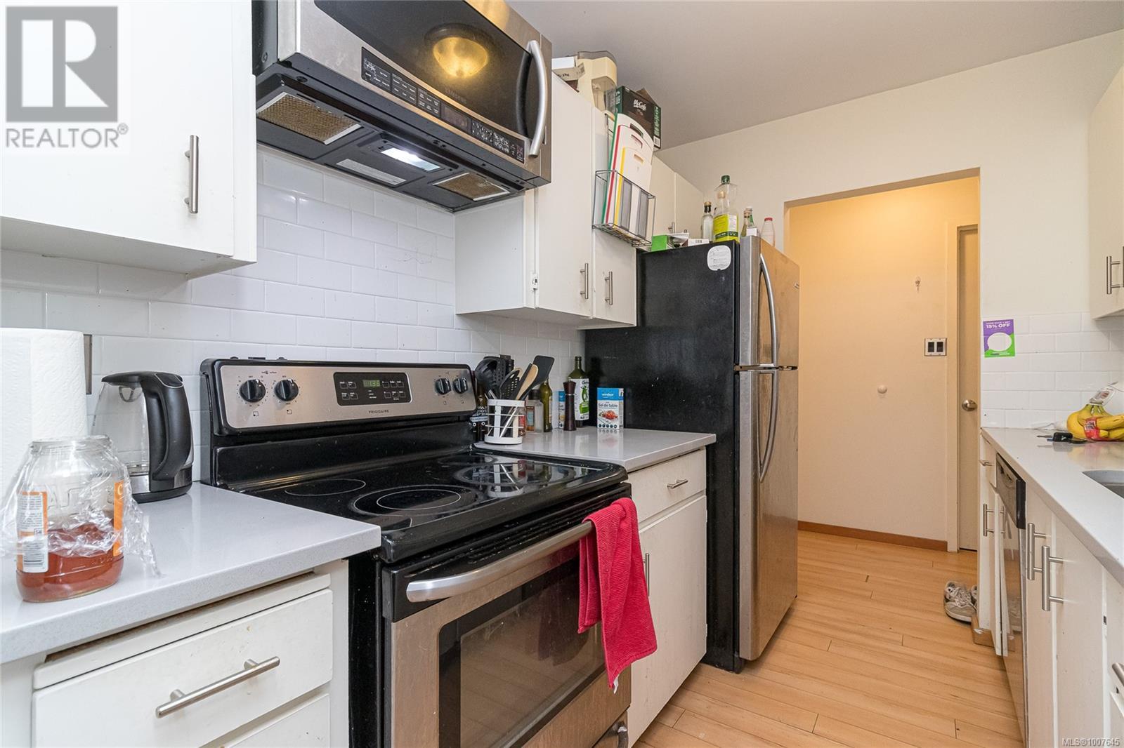 Photo 2 of 307 1745 Leighton Rd, Victoria BC