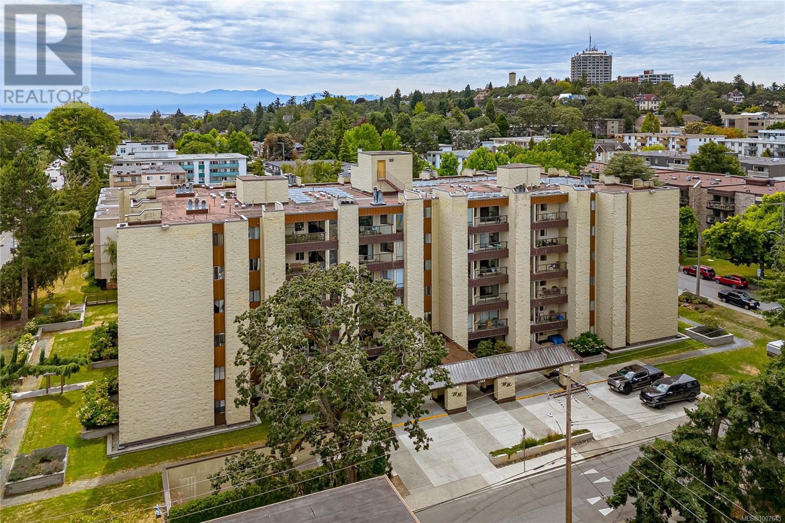 Photo 18 of 307 1745 Leighton Rd, Victoria BC