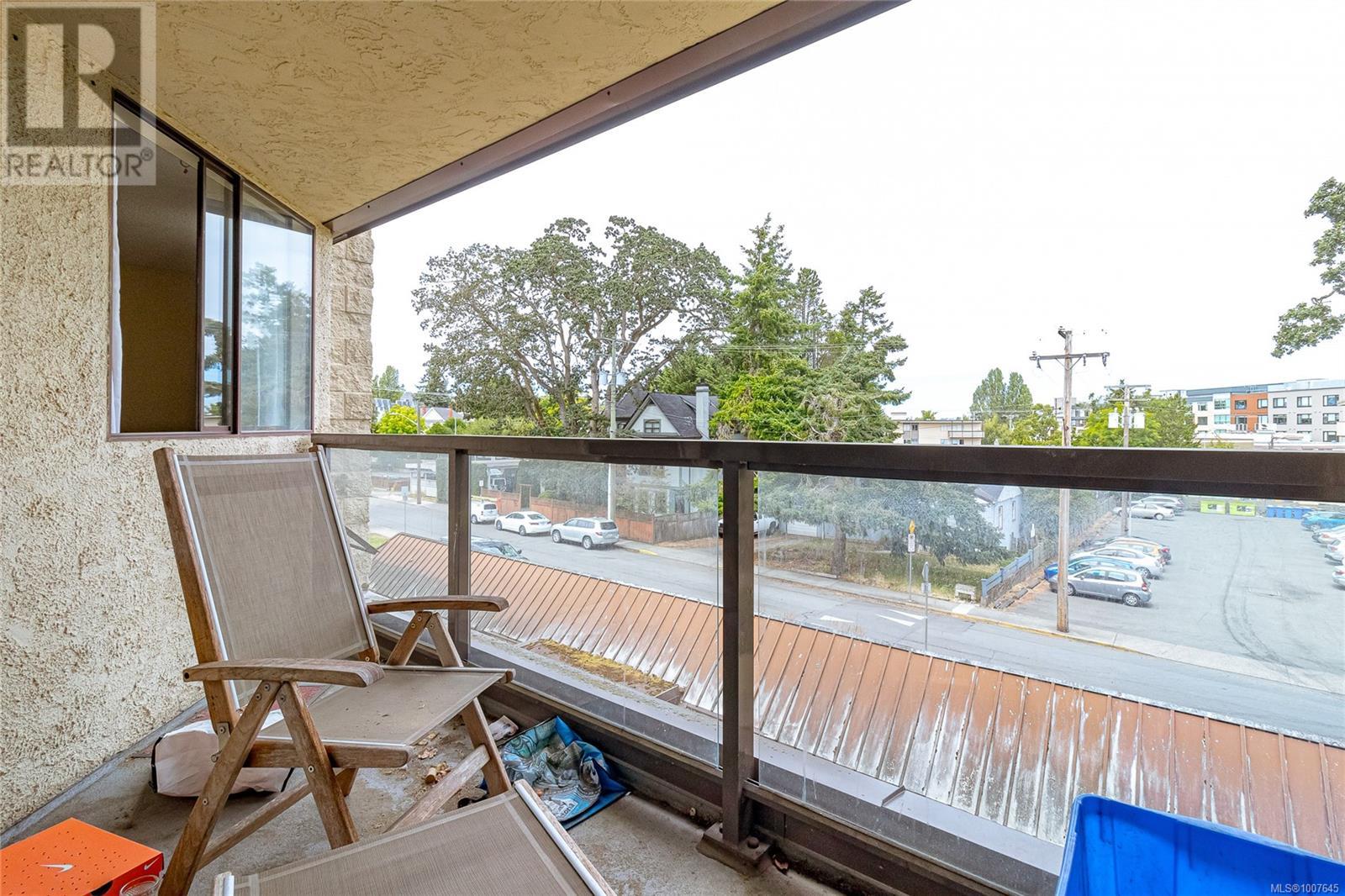 Photo 7 of 307 1745 Leighton Rd, Victoria BC