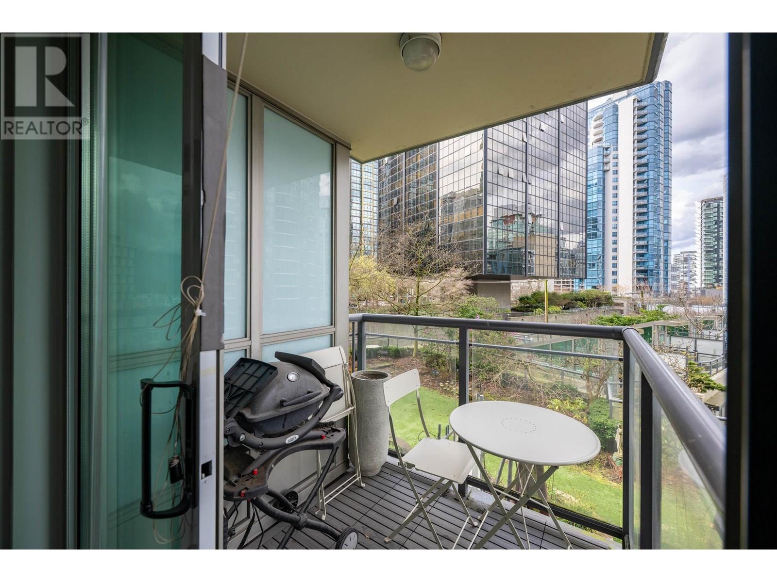 Photo 11 of 604 1328 W Pender Street, Vancouver BC