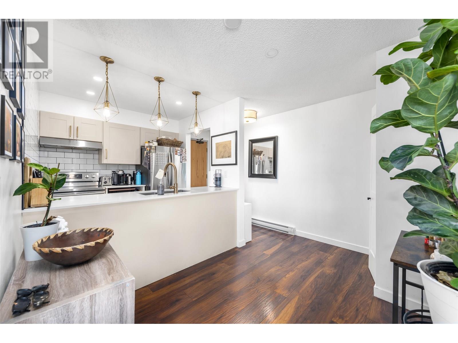 Photo 12 of 306 1365 W 4th Avenue, Vancouver BC