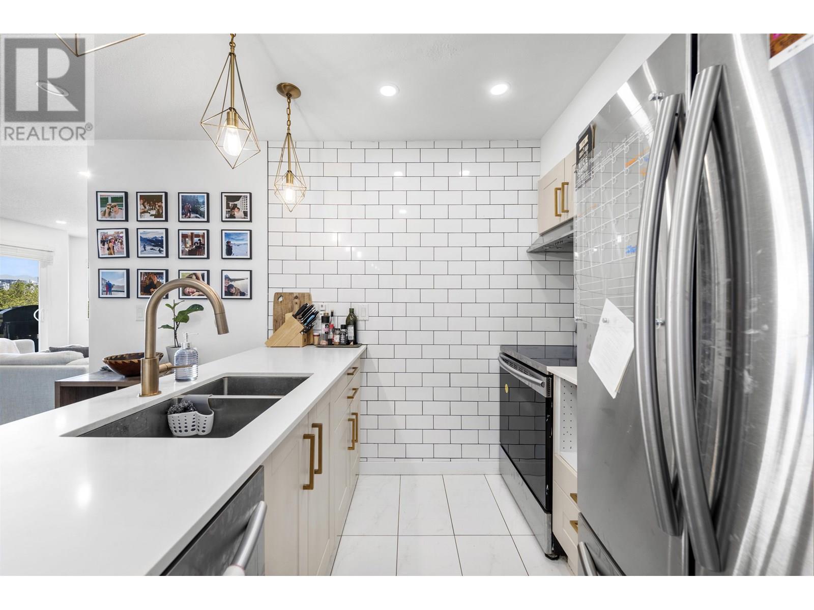 Photo 2 of 306 1365 W 4th Avenue, Vancouver BC