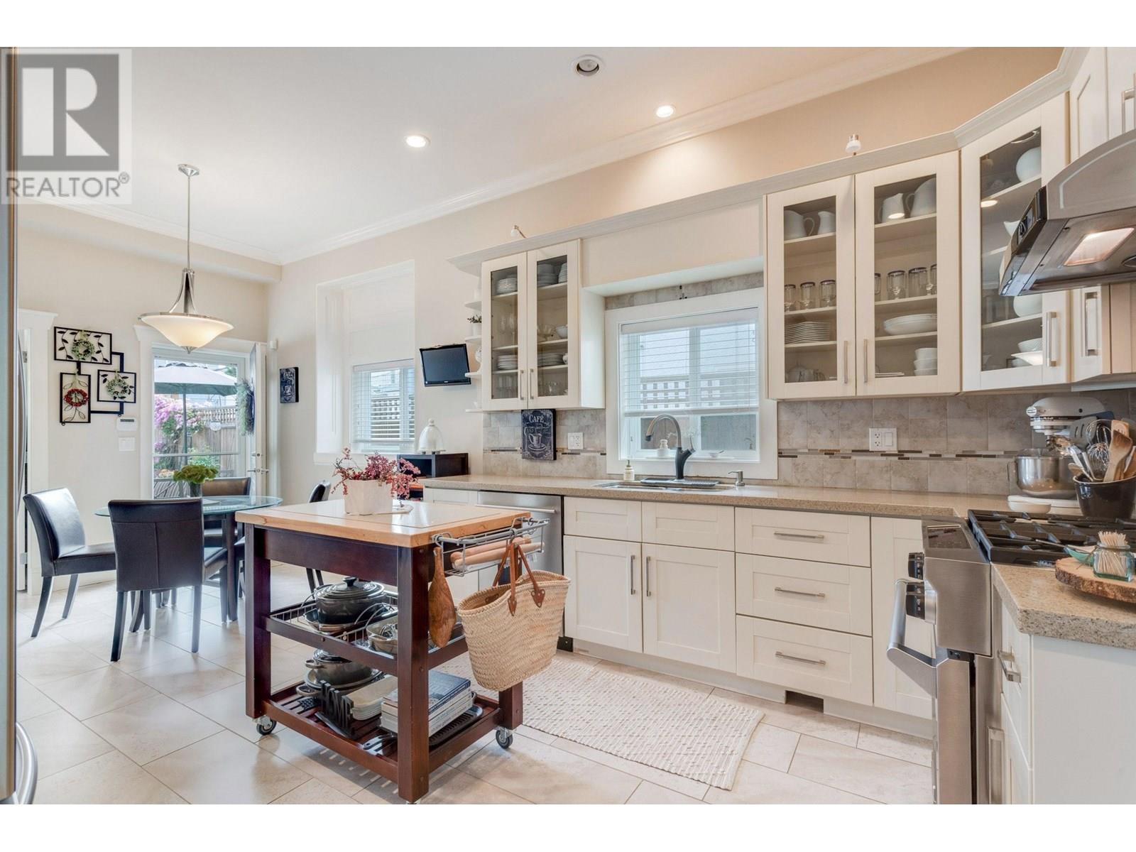 Photo 8 of 3732 Linwood Street, Burnaby BC