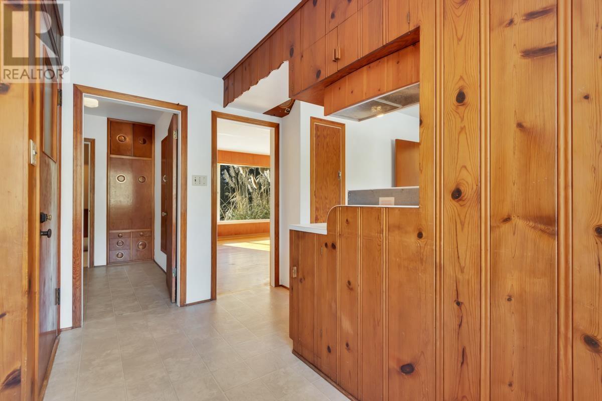 Photo 21 of 4386 Erwin Drive, West Vancouver BC