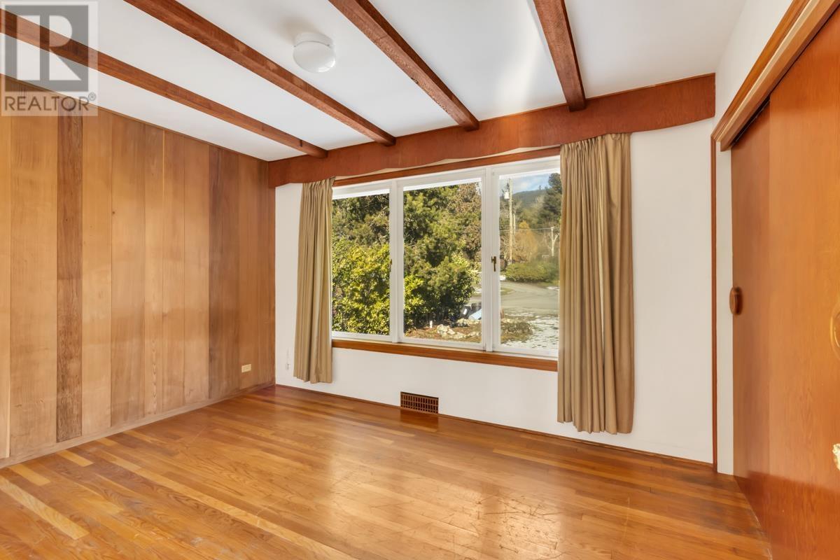 Photo 16 of 4386 Erwin Drive, West Vancouver BC