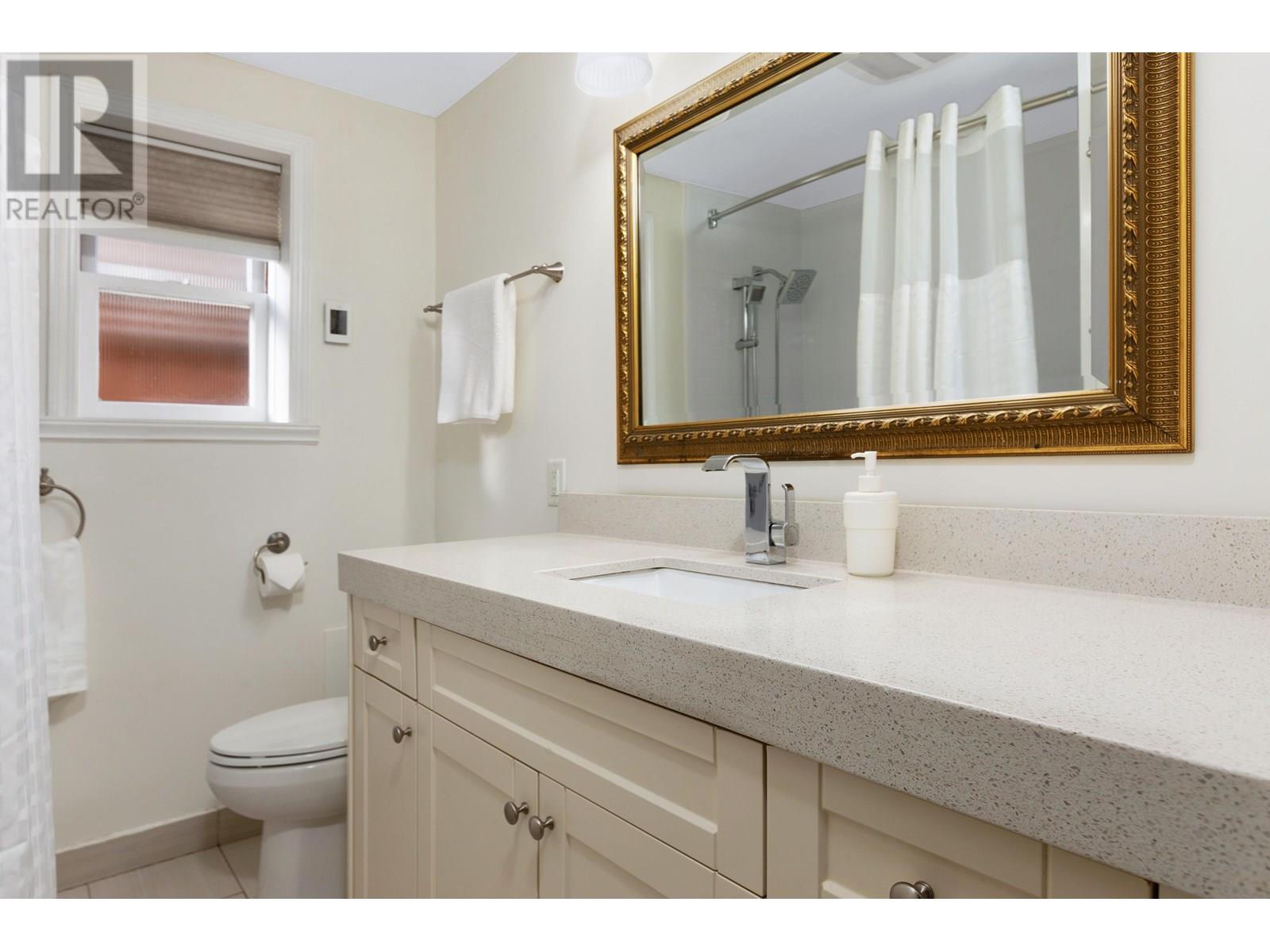 Photo 9 of 2814 W 3rd Avenue, Vancouver BC