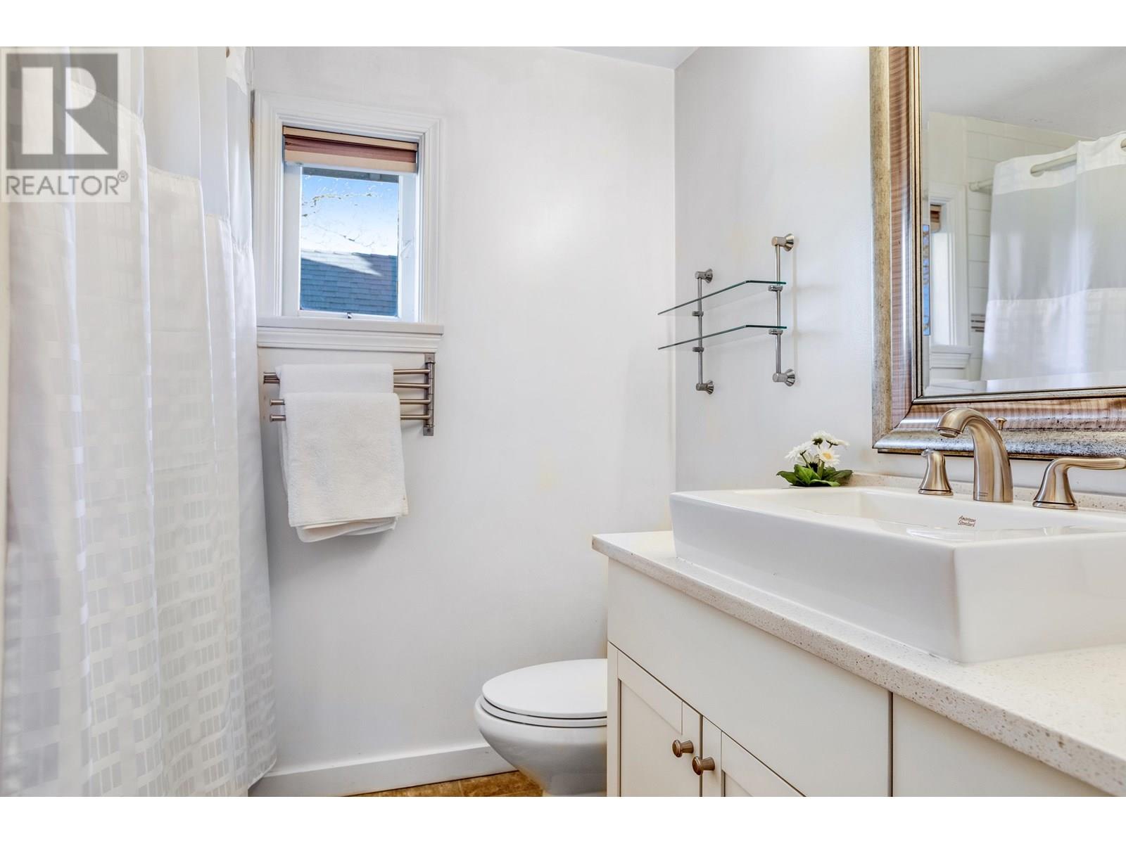 Photo 17 of 2814 W 3rd Avenue, Vancouver BC