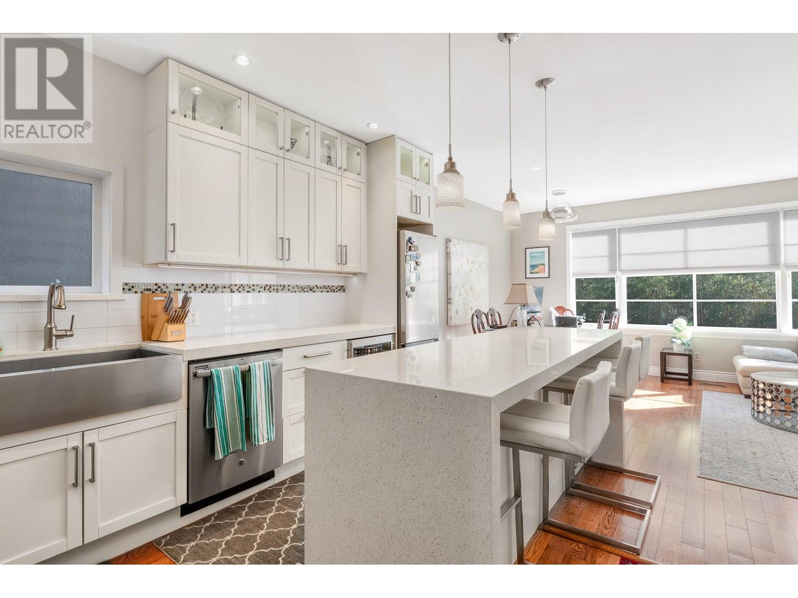 Photo 15 of 2814 W 3rd Avenue, Vancouver BC