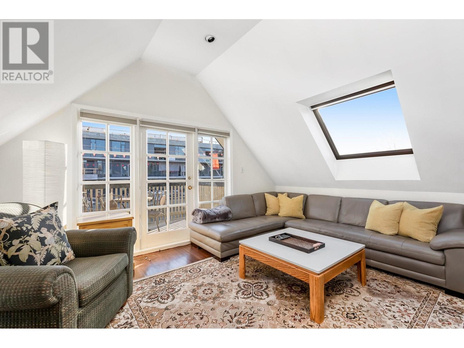 Photo 31 of 2814 W 3rd Avenue, Vancouver BC
