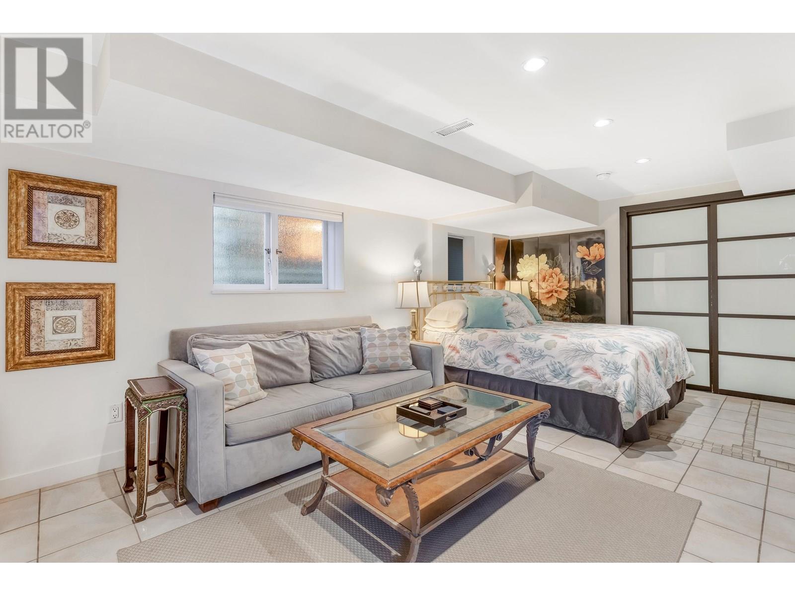 Photo 10 of 2814 W 3rd Avenue, Vancouver BC