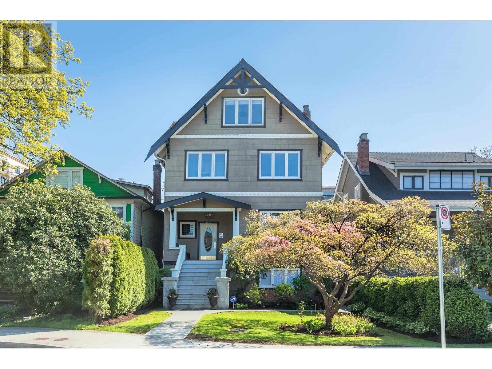 Photo 2 of 2814 W 3rd Avenue, Vancouver BC