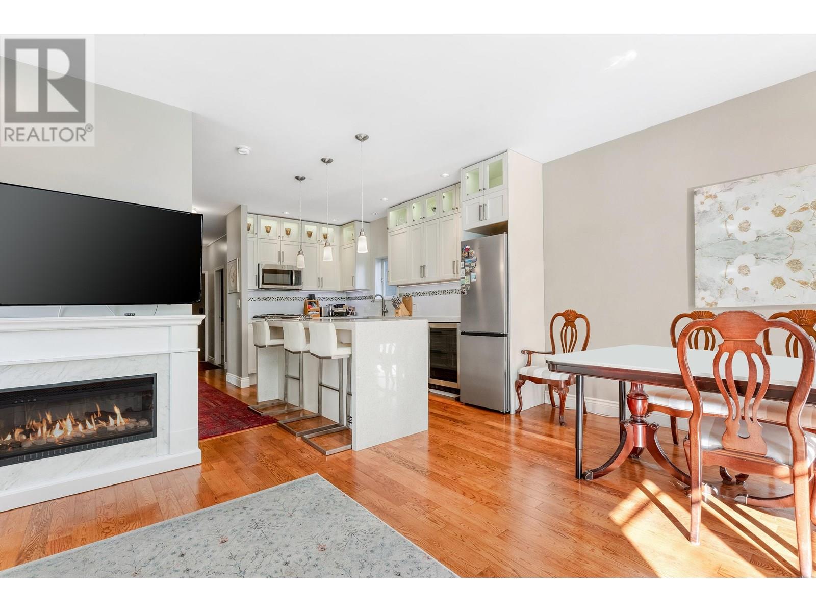 Photo 8 of 2814 W 3rd Avenue, Vancouver BC