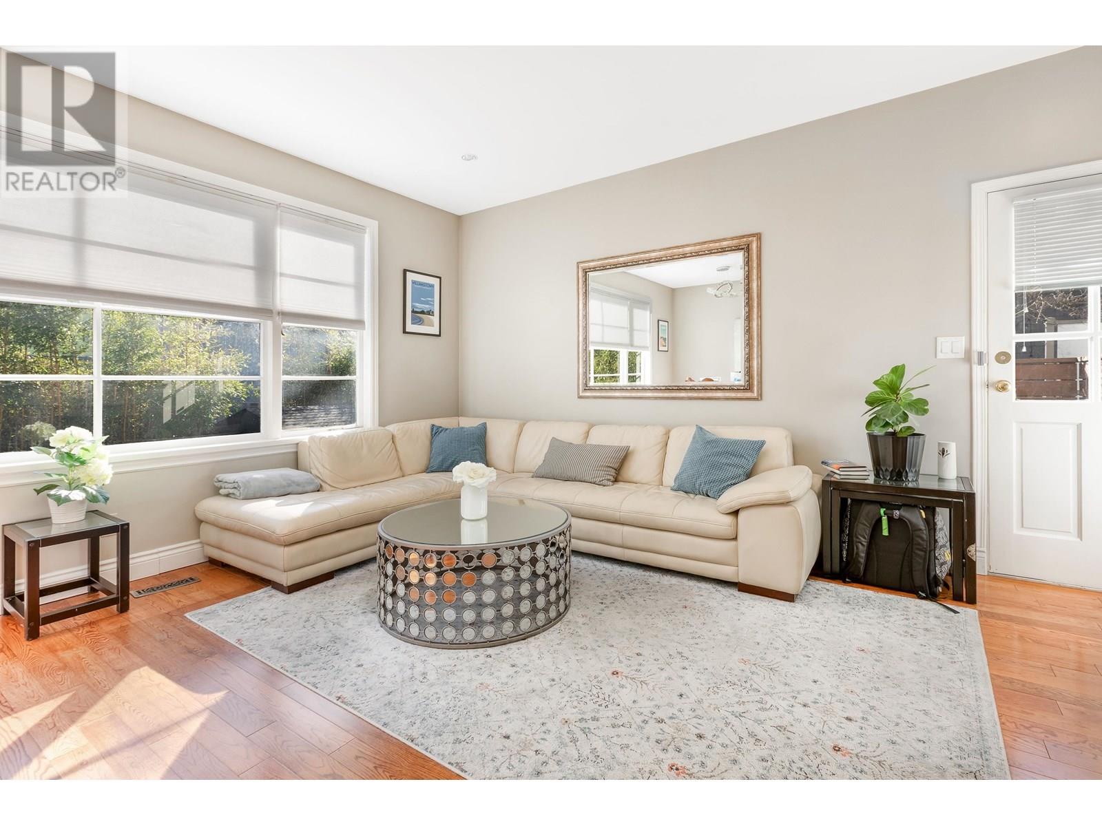 Photo 13 of 2814 W 3rd Avenue, Vancouver BC