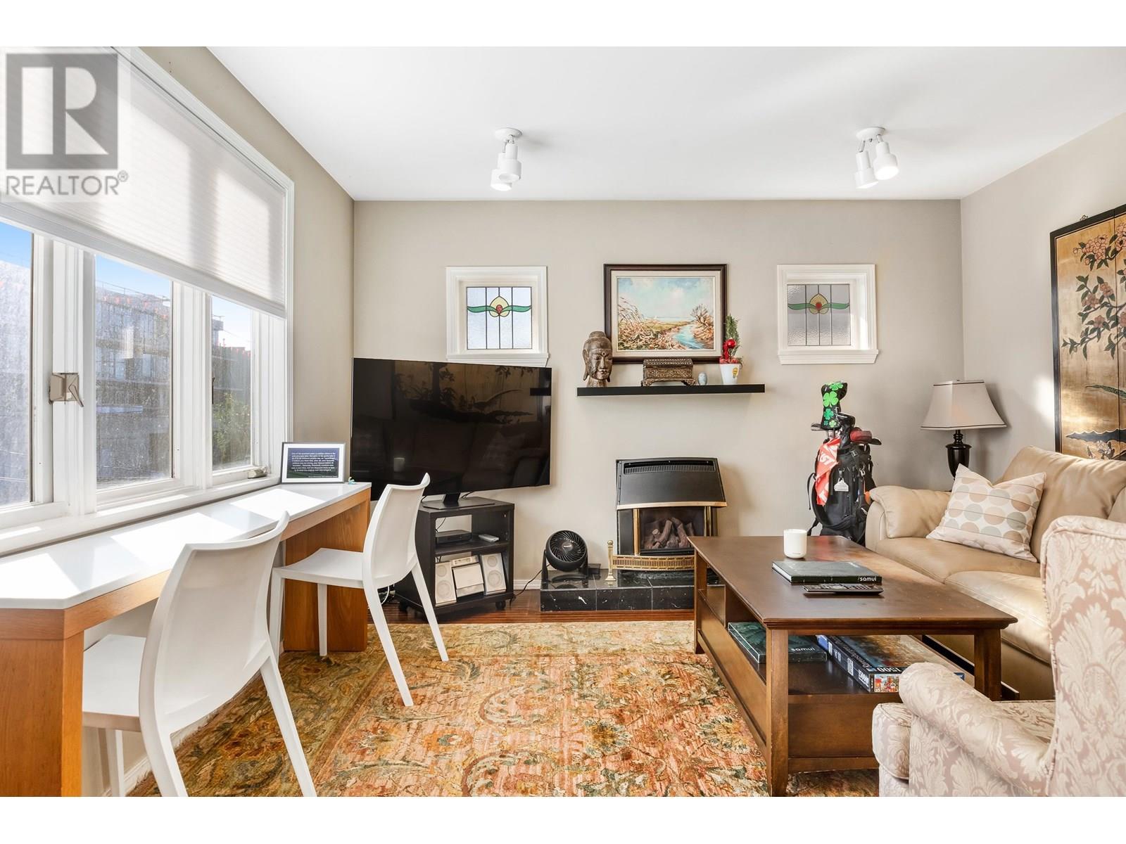 Photo 1 of 2814 W 3rd Avenue, Vancouver BC