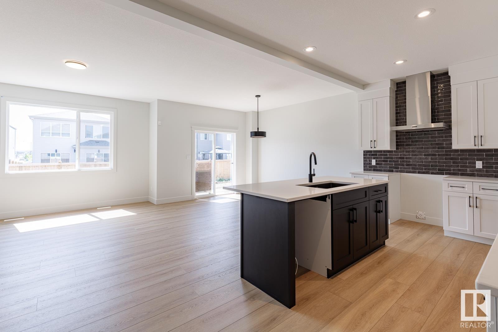 Photo 25 of 15679 18 Av Sw, Edmonton AB
