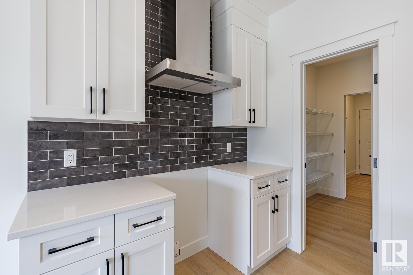 Photo 4 of 15679 18 Av Sw, Edmonton AB