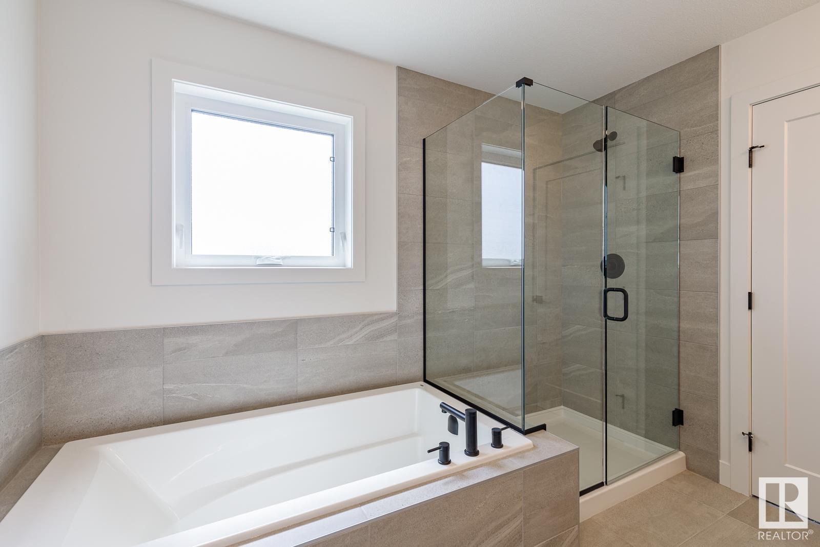 Photo 32 of 15679 18 Av Sw, Edmonton AB