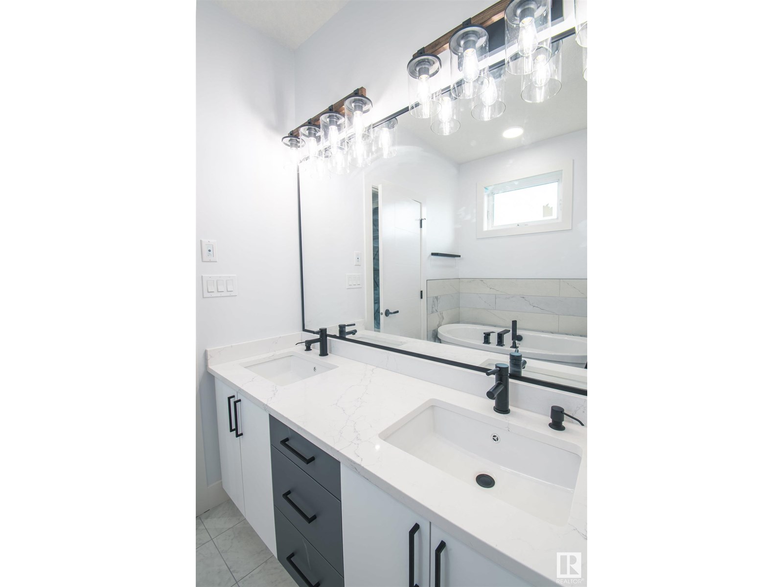 Photo 27 of 10954 135 St Nw, Edmonton AB