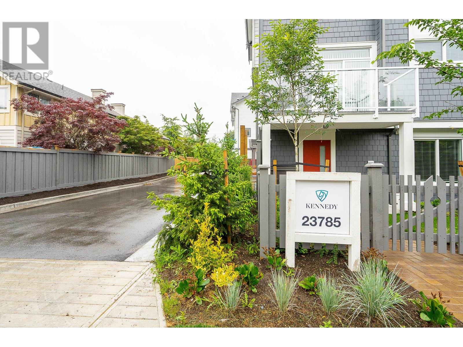 Photo 2 of 12 23785 Dewdney Trunk Road, Maple Ridge BC