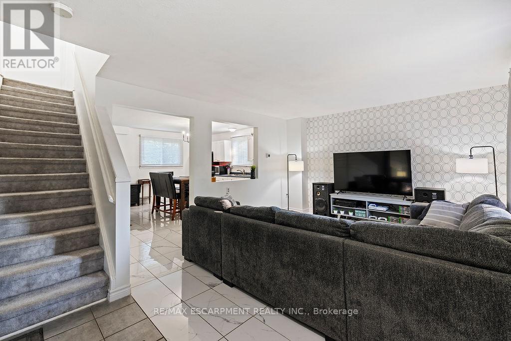 Photo 33 of 8 Gerrick Court, Hamilton ON