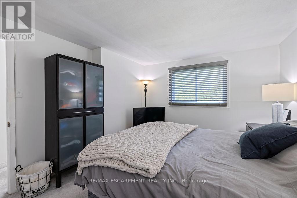 Photo 16 of 8 Gerrick Court, Hamilton ON