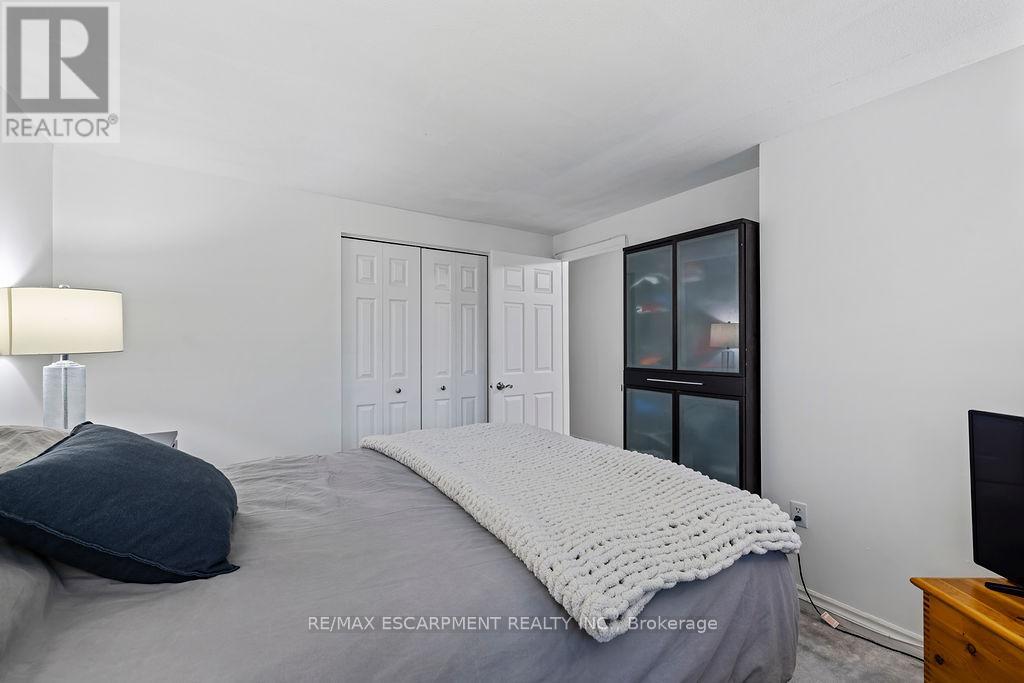 Photo 25 of 8 Gerrick Court, Hamilton ON