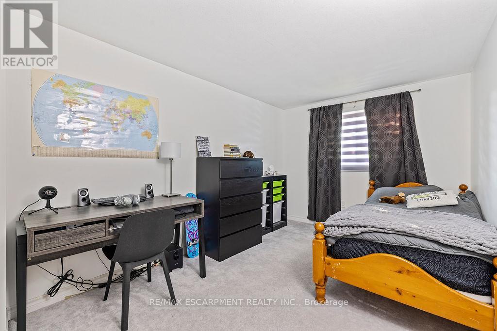 Photo 11 of 8 Gerrick Court, Hamilton ON