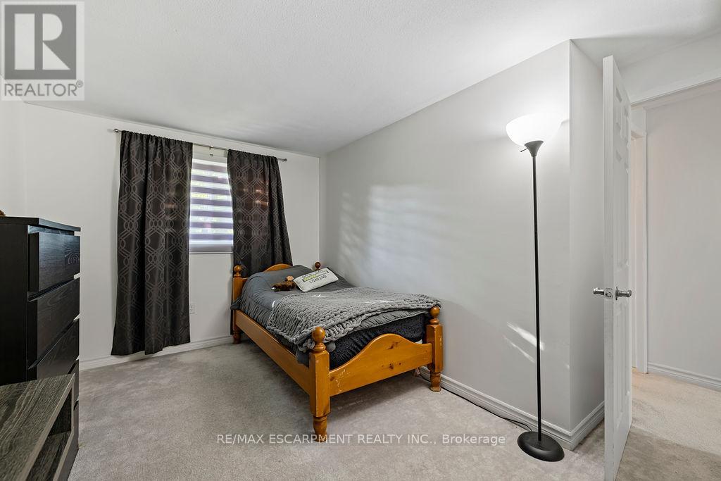 Photo 13 of 8 Gerrick Court, Hamilton ON