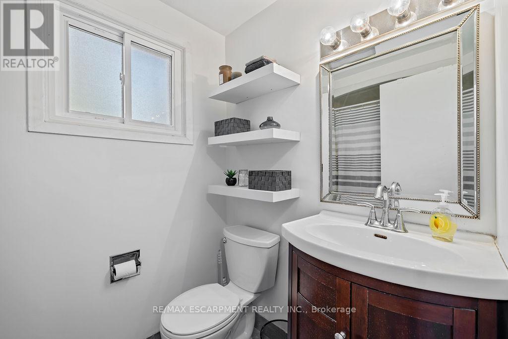Photo 41 of 8 Gerrick Court, Hamilton ON