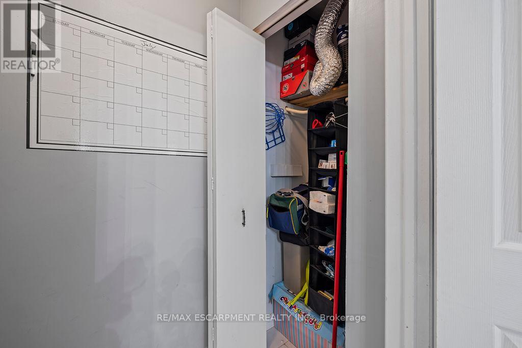 Photo 7 of 8 Gerrick Court, Hamilton ON