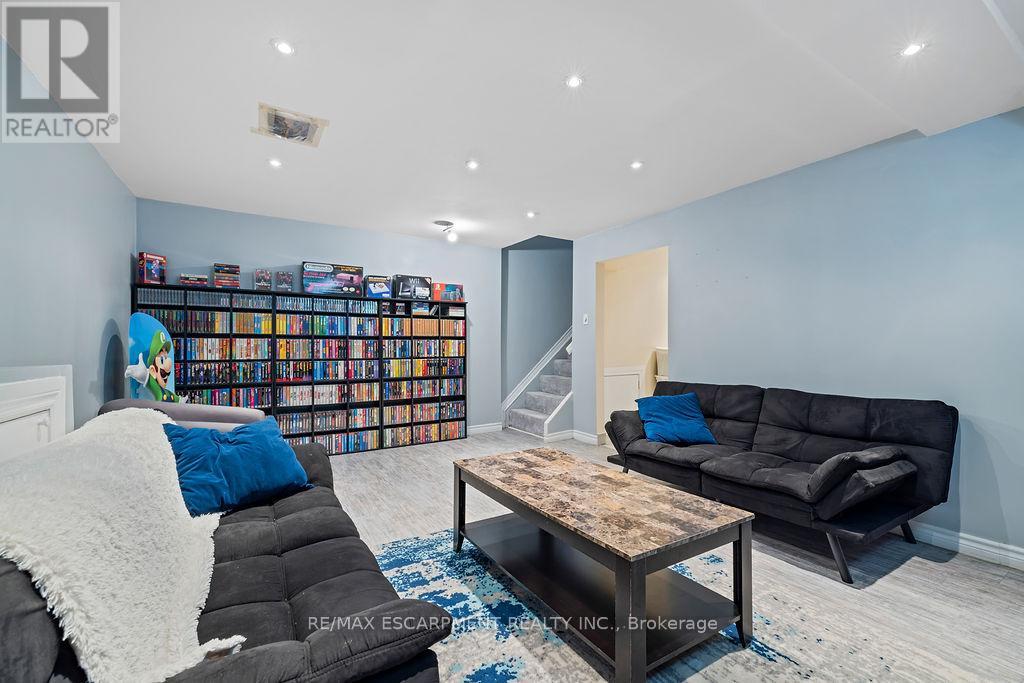 Photo 30 of 8 Gerrick Court, Hamilton ON