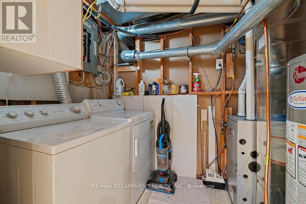 Photo 18 of 8 Gerrick Court, Hamilton ON