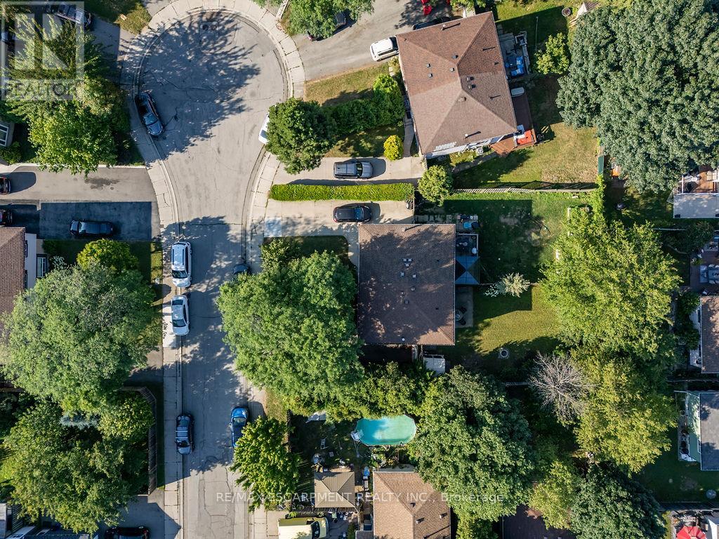 Photo 9 of 8 Gerrick Court, Hamilton ON