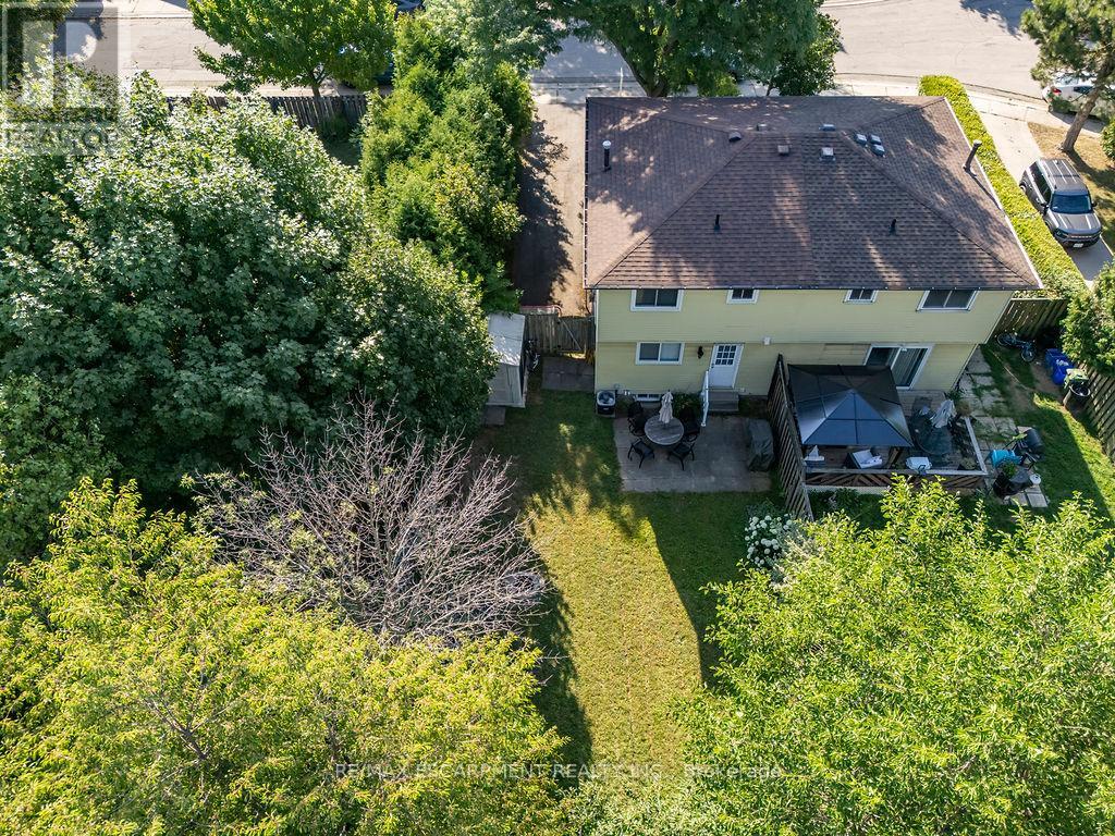 Photo 12 of 8 Gerrick Court, Hamilton ON