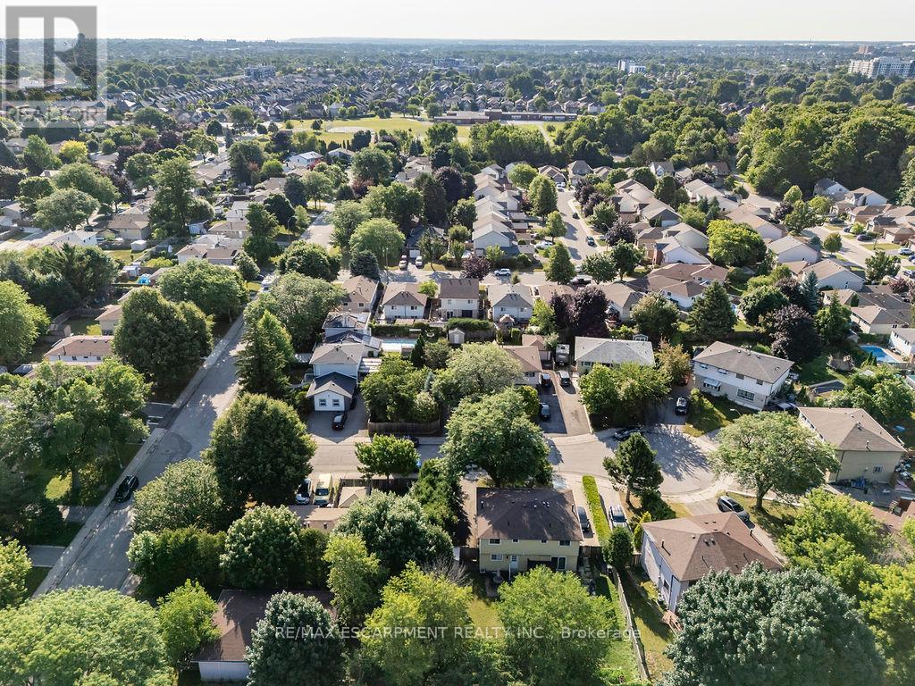 Photo 36 of 8 Gerrick Court, Hamilton ON