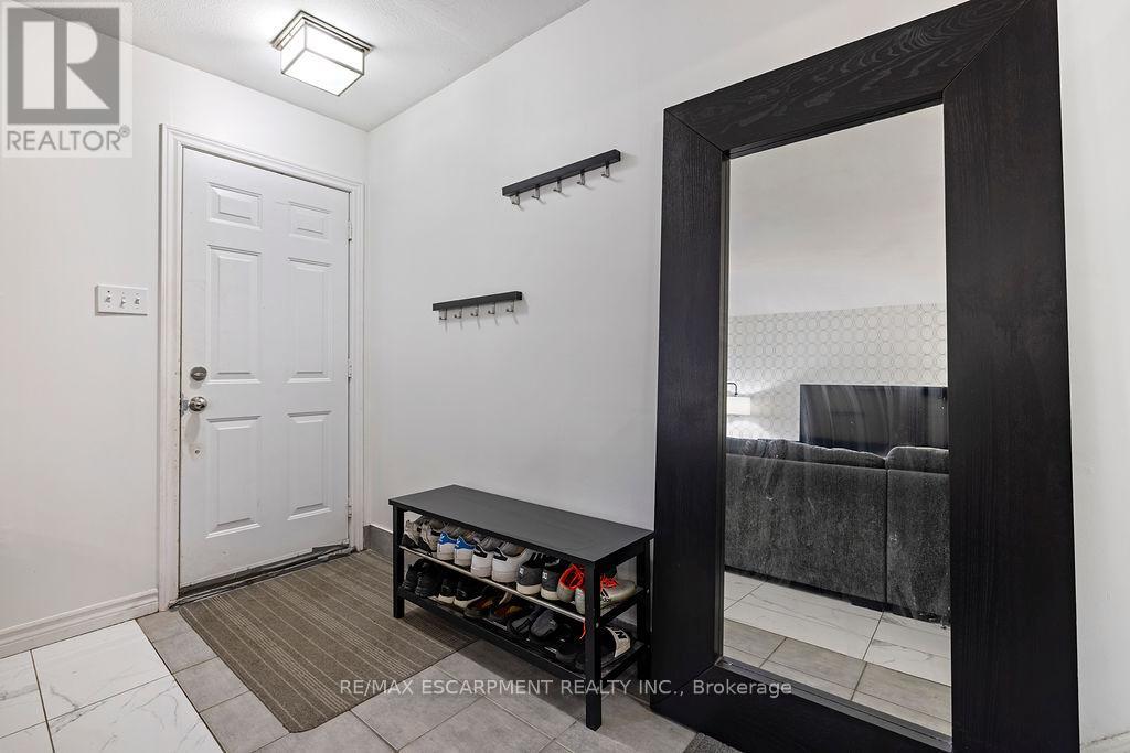 Photo 27 of 8 Gerrick Court, Hamilton ON