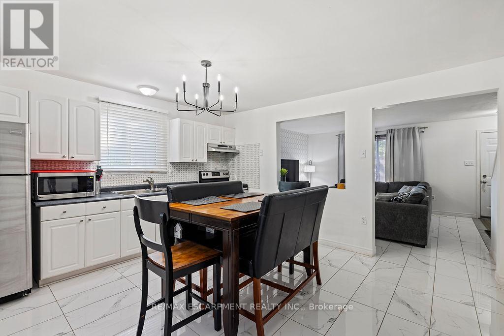 Photo 22 of 8 Gerrick Court, Hamilton ON