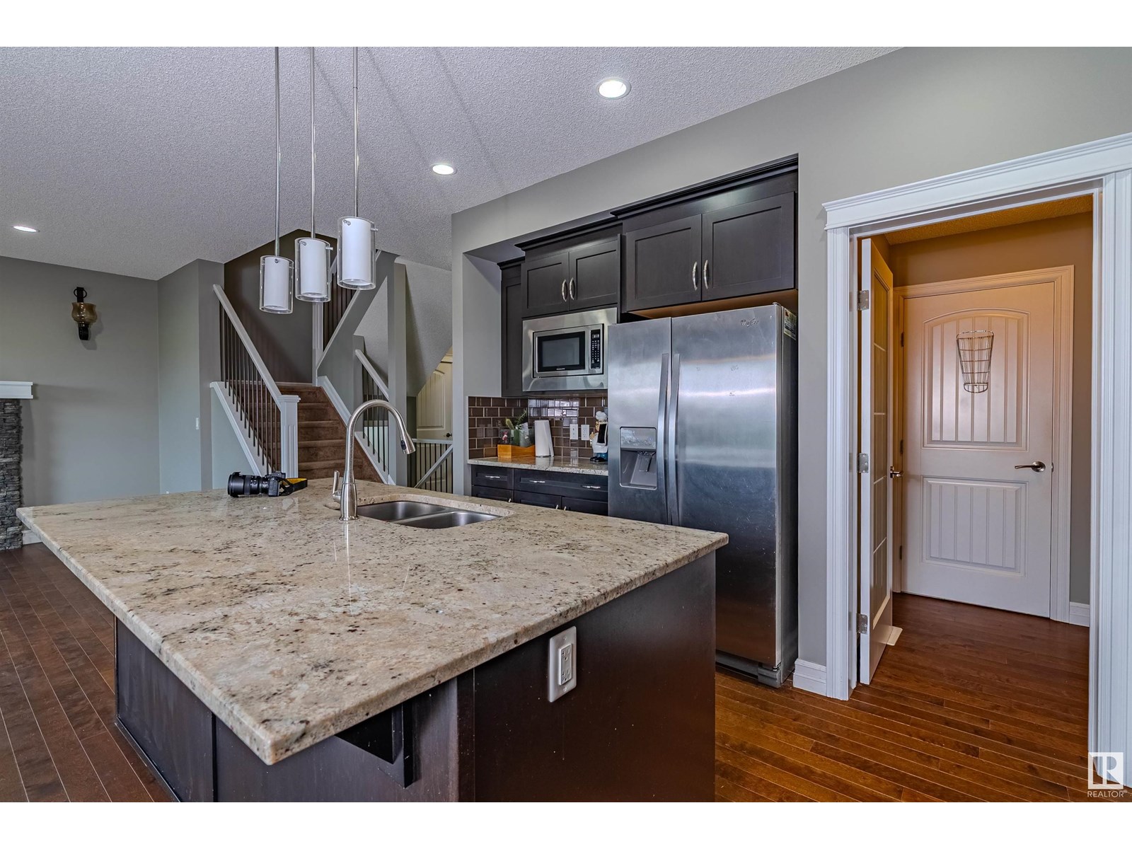 Photo 9 of 2922 17 A Avenue Nw, Edmonton AB