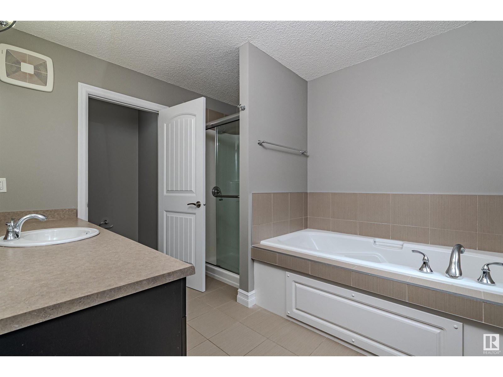 Photo 31 of 2922 17 A Avenue Nw, Edmonton AB