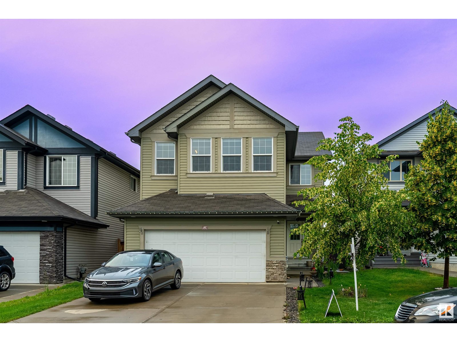 Photo 3 of 2922 17 A Avenue Nw, Edmonton AB