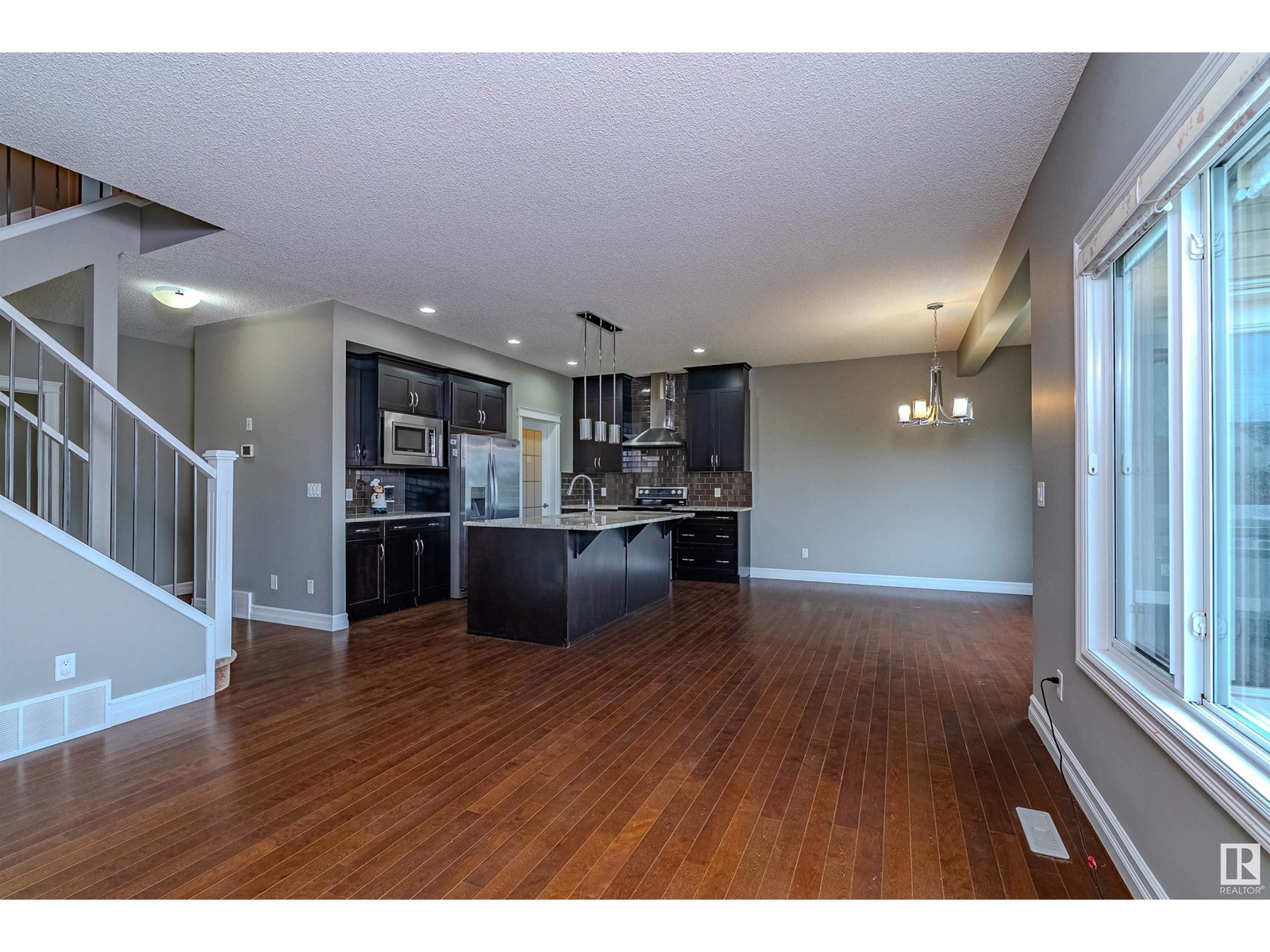 Photo 7 of 2922 17 A Avenue Nw, Edmonton AB