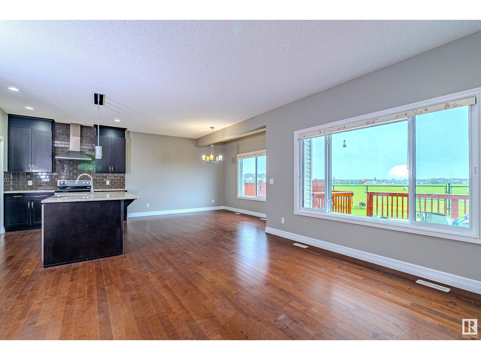 Photo 10 of 2922 17 A Avenue Nw, Edmonton AB