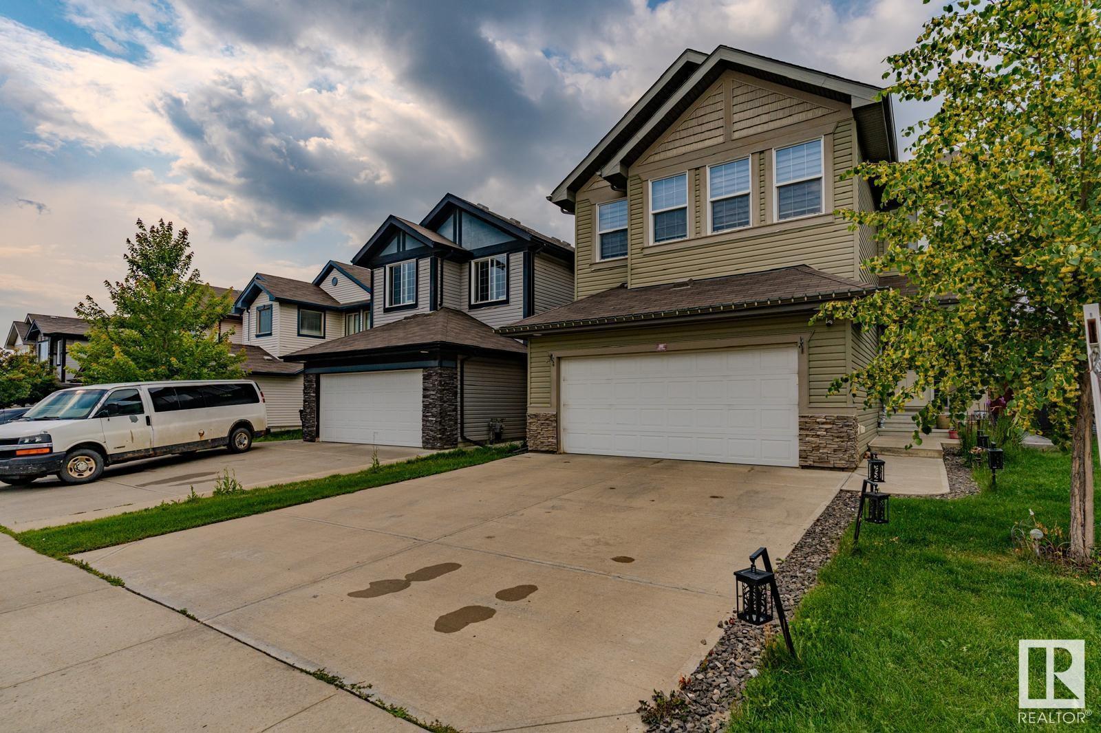 Photo 2 of 2922 17 A Avenue Nw, Edmonton AB