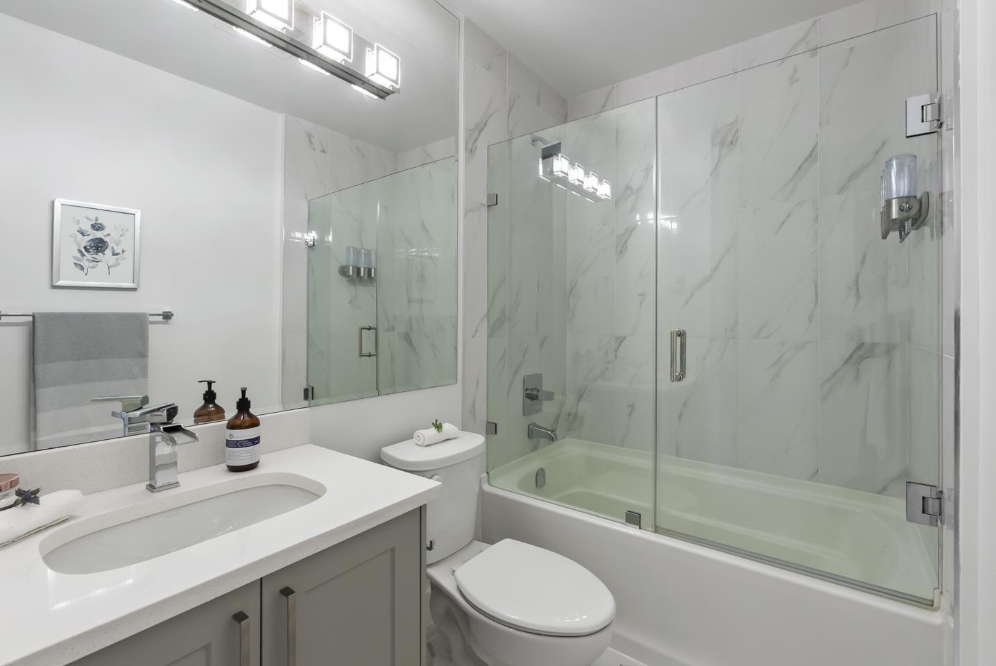 Photo 13 of 603 13978 Fraser Highway, Surrey BC