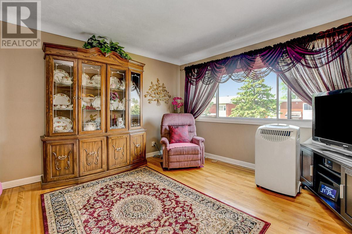 Photo 6 of 775 Trojan Avenue, Ottawa ON
